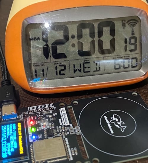 DSTが表示された電波時計