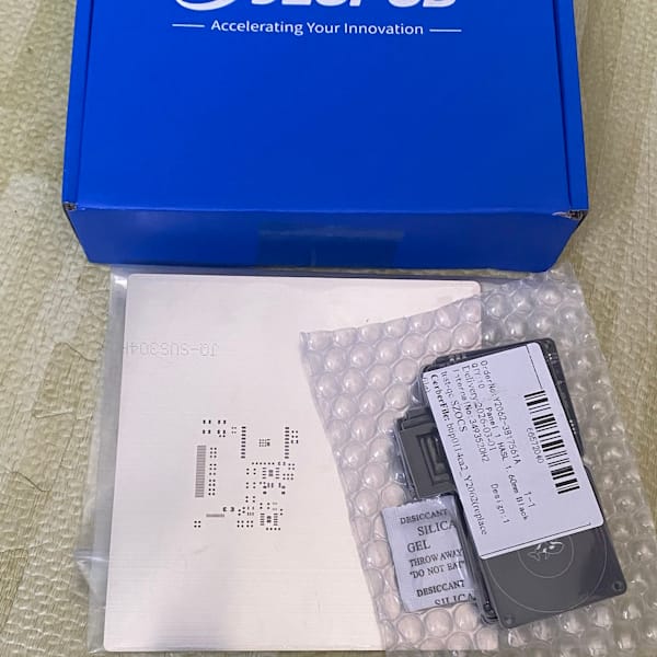 JLCPCBからの荷物_1