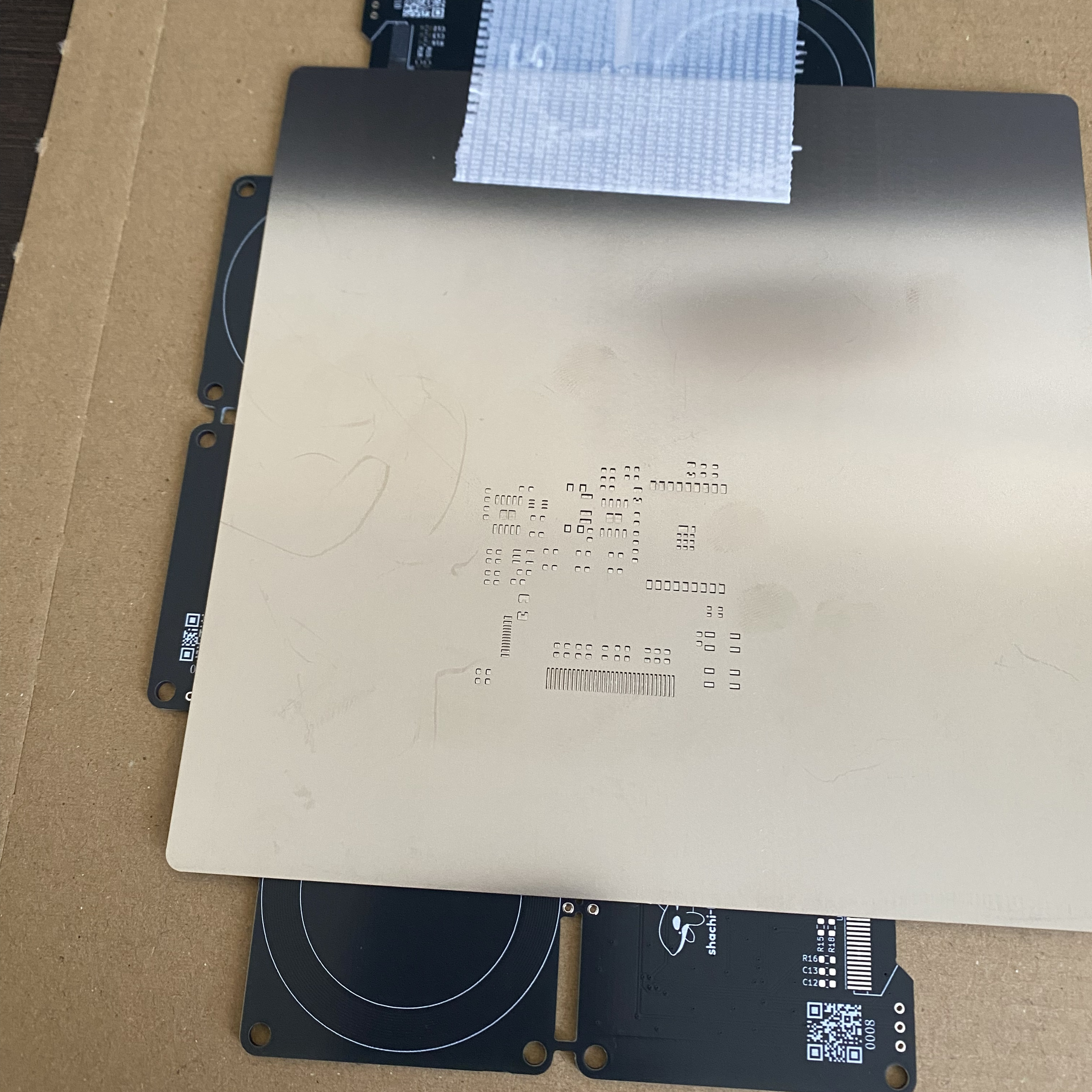 ステンシルを貼った様子