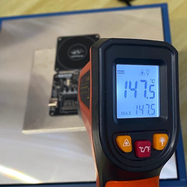 温度計で計測してる様子